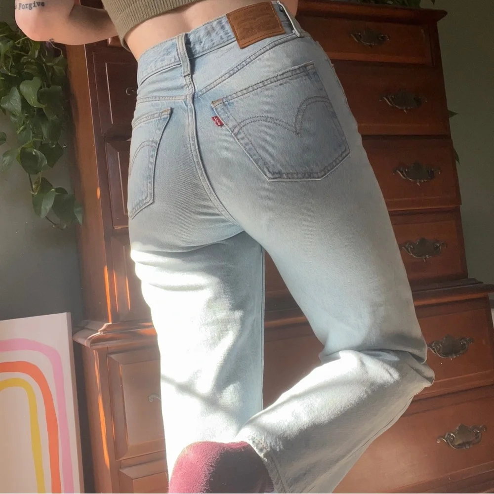 Levis Ribcage Straight Jeans - Picture 4 of 10